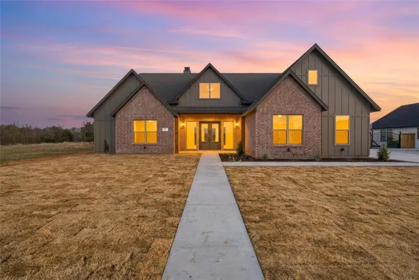 $615,000 | 16 Pareya Drive, West, TX 76691