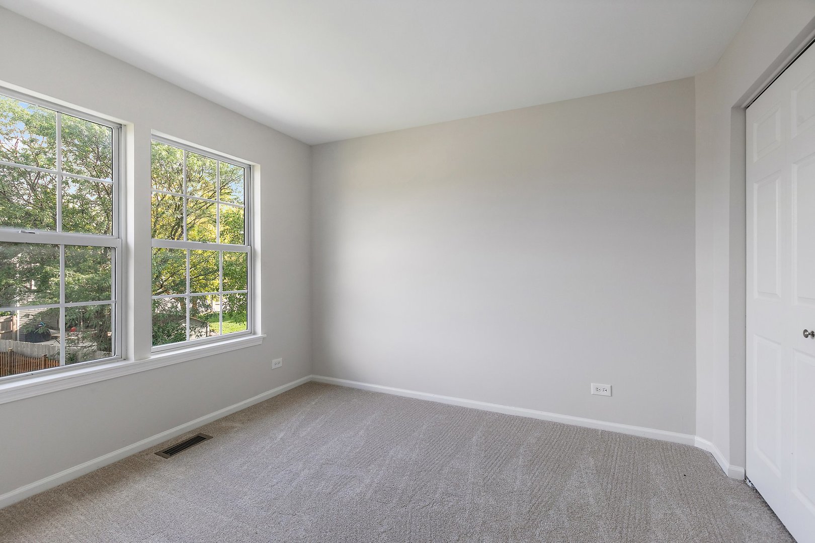 240 Penny Lane Bolingbrook, IL 60440 - Photo 16 of 22 an empty room with a window