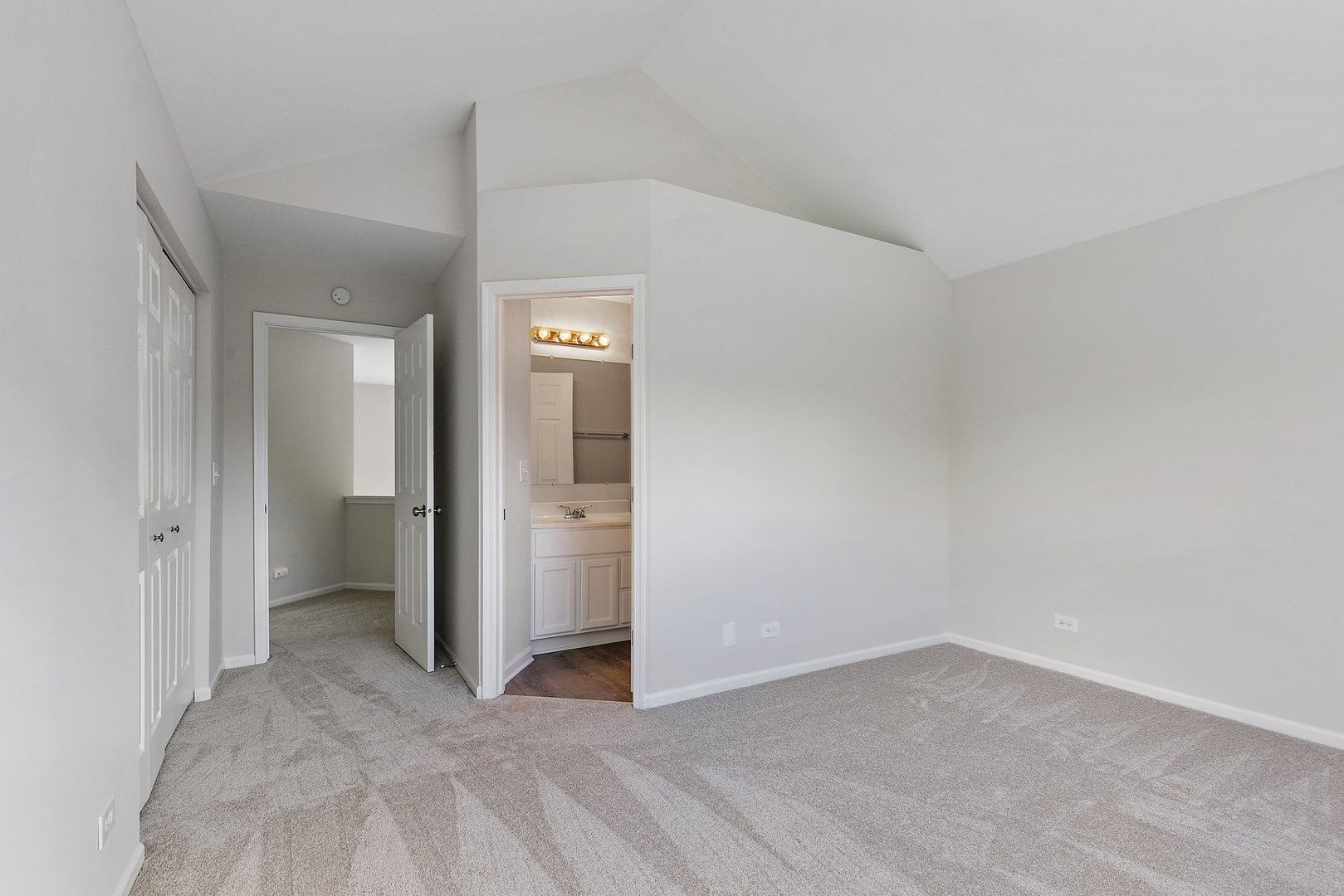 240 Penny Lane Bolingbrook, IL 60440 - Photo 19 of 22 an empty room with closet and a bathroom