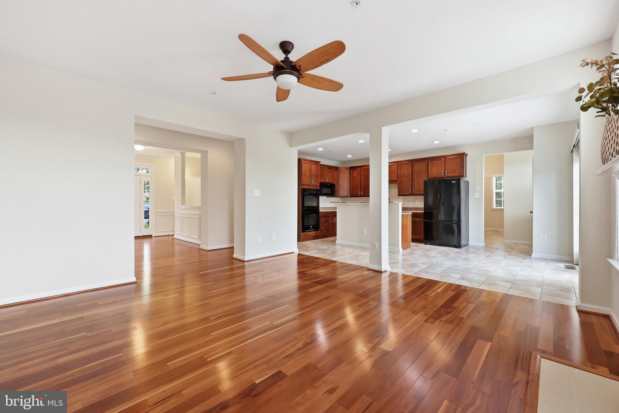 6882 Woodrise Road New Market, MD 21774 - Photo 8 of 70 Living Room