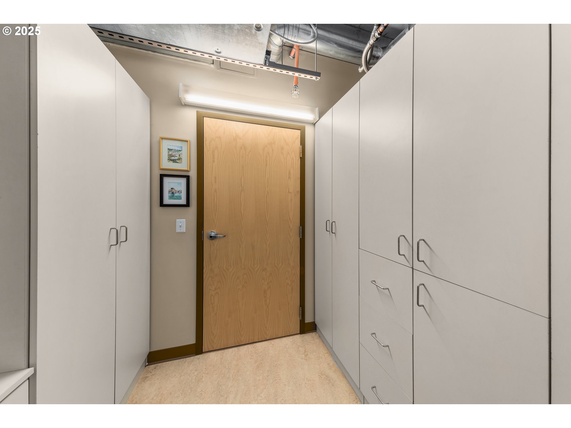 1221 Southwest 10th Avenue, Unit 505 Portland, OR 97205 - Photo 31 of 41 a view of a hallway