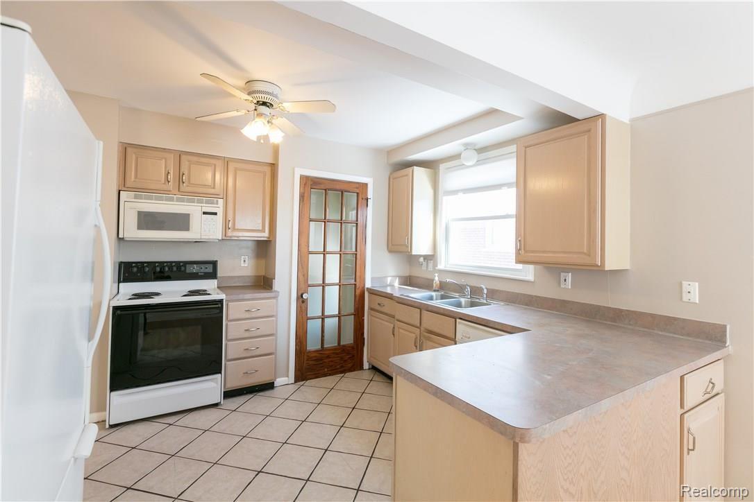 724 Princeton Road Berkley, MI 48072 - Photo 13 of 47 724Princeton-111.jpg