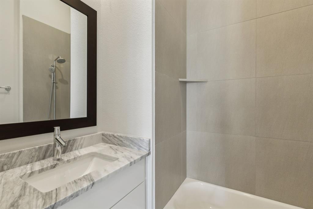 14955 Oak Street Addison, TX 75001 - Photo 16 of 39