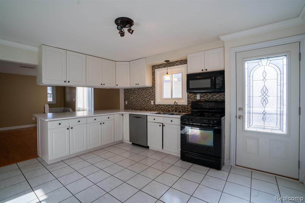 4205 Harding Street Dearborn Heights, MI 48125 - Photo 12 of 30