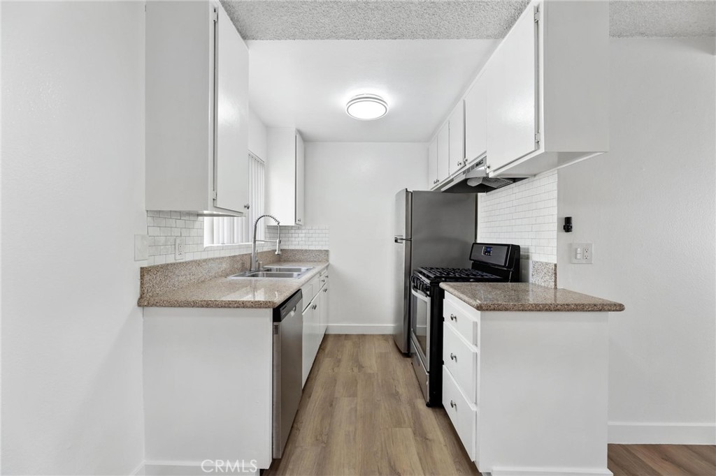 223 Shell Street Manhattan Beach, CA 90266 - Photo 16 of 50 a kitchen with stainless steel appliances granite countertop a sink stove and refrigerator
