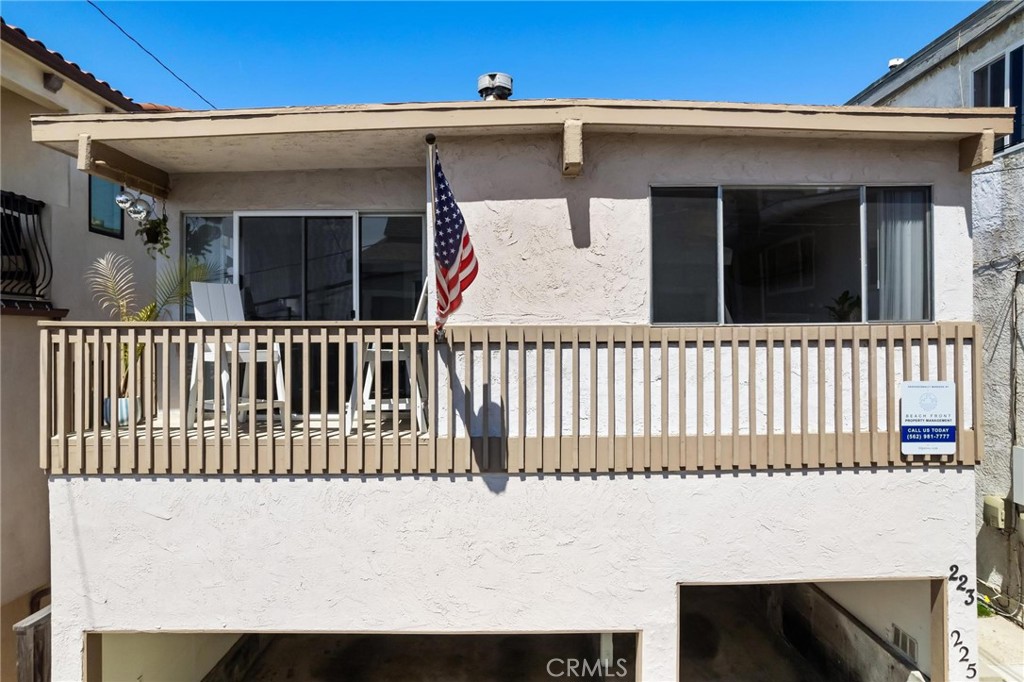 223 Shell Street Manhattan Beach, CA 90266 - Photo 26 of 50 a view of a house with a balcony
