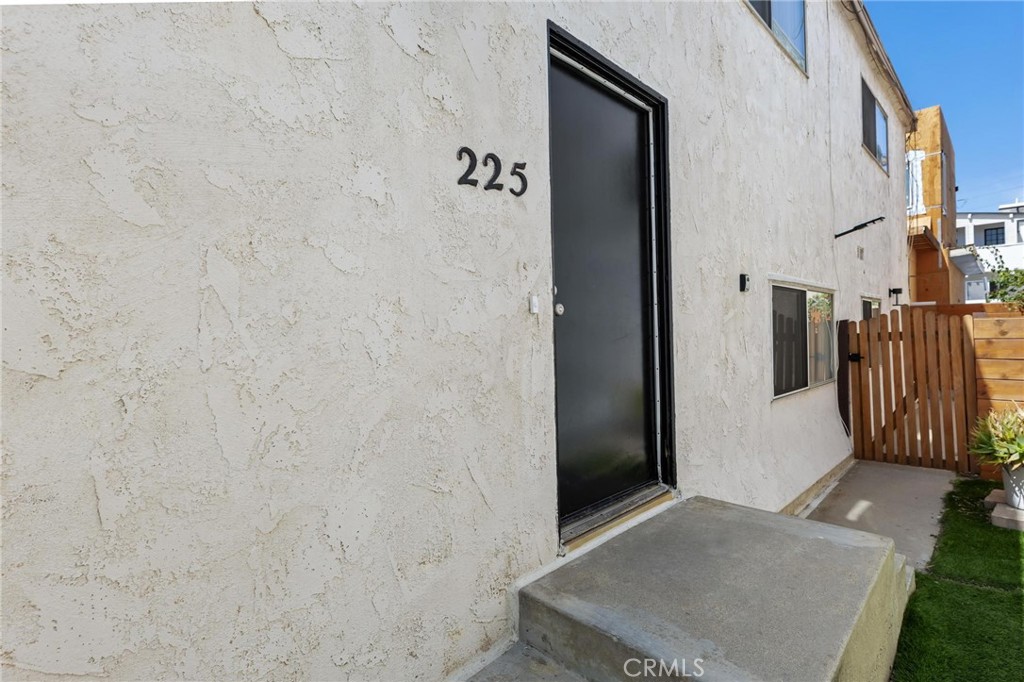 223 Shell Street Manhattan Beach, CA 90266 - Photo 27 of 50 a view of front door