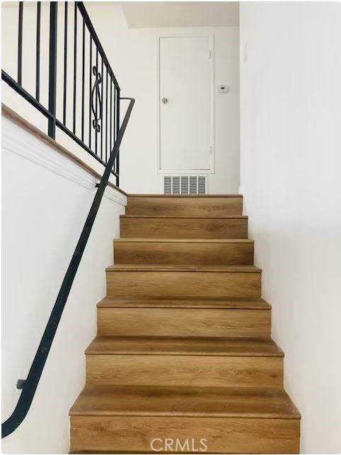 223 Shell Street Manhattan Beach, CA 90266 - Photo 28 of 50 a view of entryway