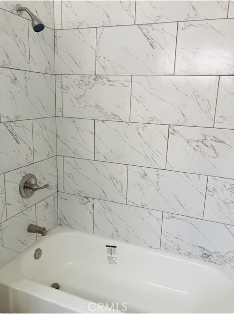 223 Shell Street Manhattan Beach, CA 90266 - Photo 44 of 50 a bathroom with a bathtub