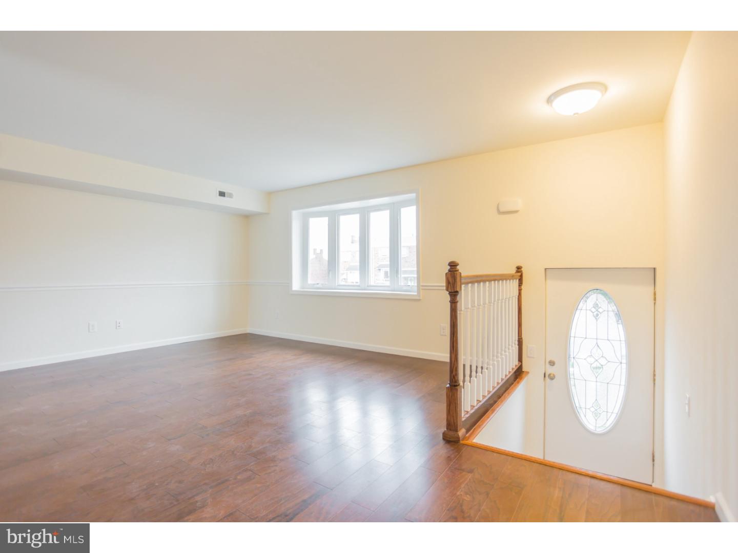 3575 Brookview Road Philadelphia, PA 19154 - Photo 5 of 23 Living Room