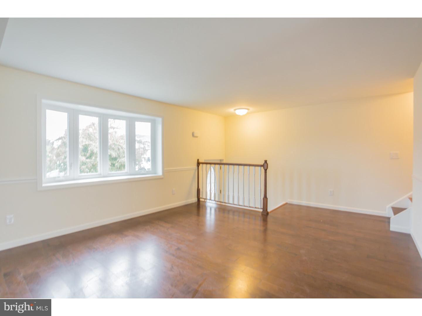 3575 Brookview Road Philadelphia, PA 19154 - Photo 6 of 23 Living Room