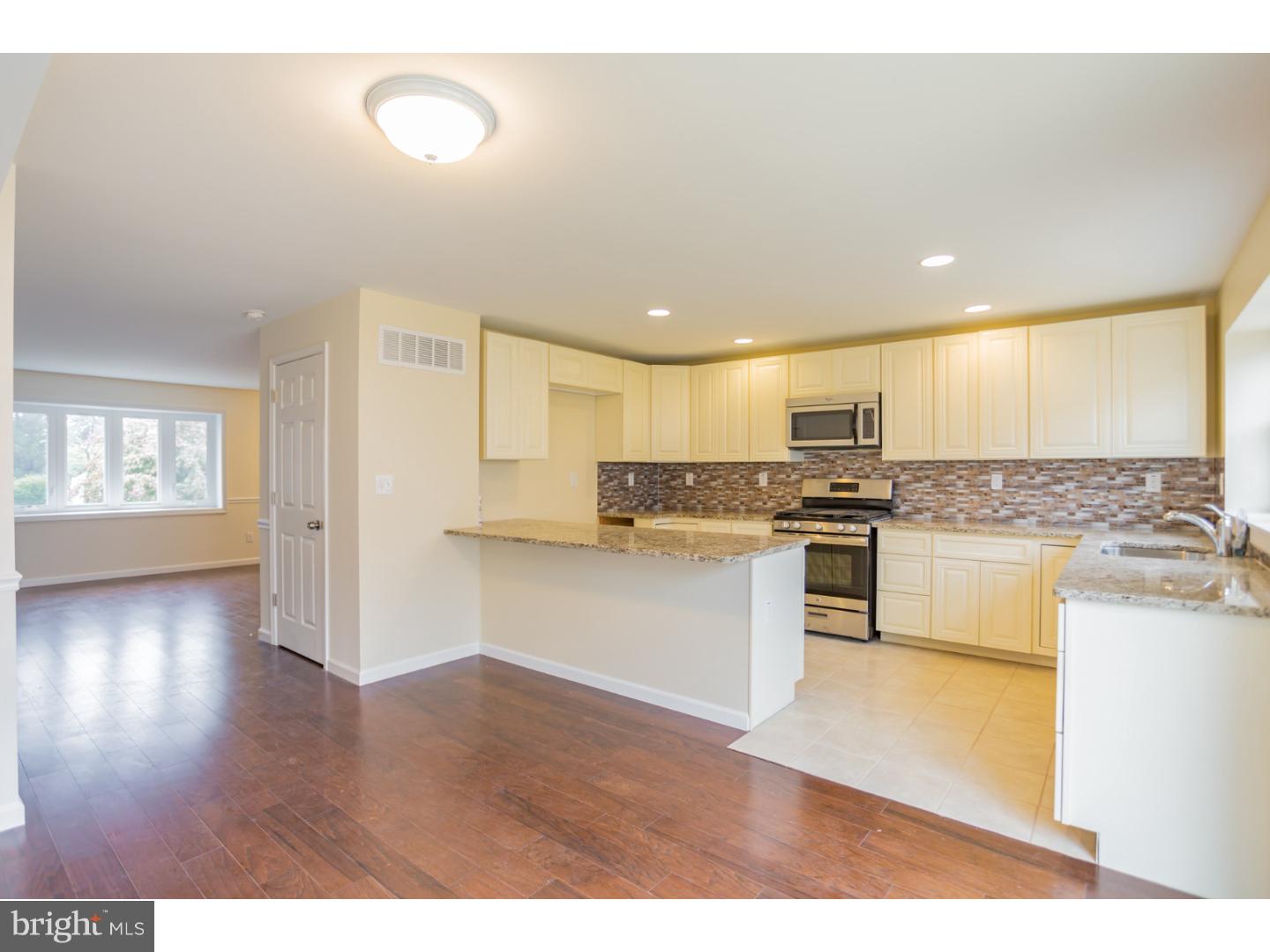 3575 Brookview Road Philadelphia, PA 19154 - Photo 9 of 23 Kitchen