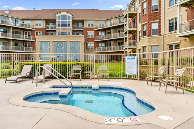 $415,000 | 4100 South Lake Drive, Unit 307, St. Francis, WI 53235