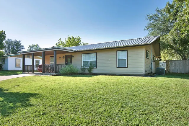 $445,000 | 517 Wilson Avenue, Mason, TX 76856