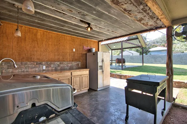 $445,000 | 517 Wilson Avenue, Mason, TX 76856