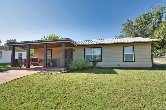 $445,000 | 517 Wilson Avenue, Mason, TX 76856