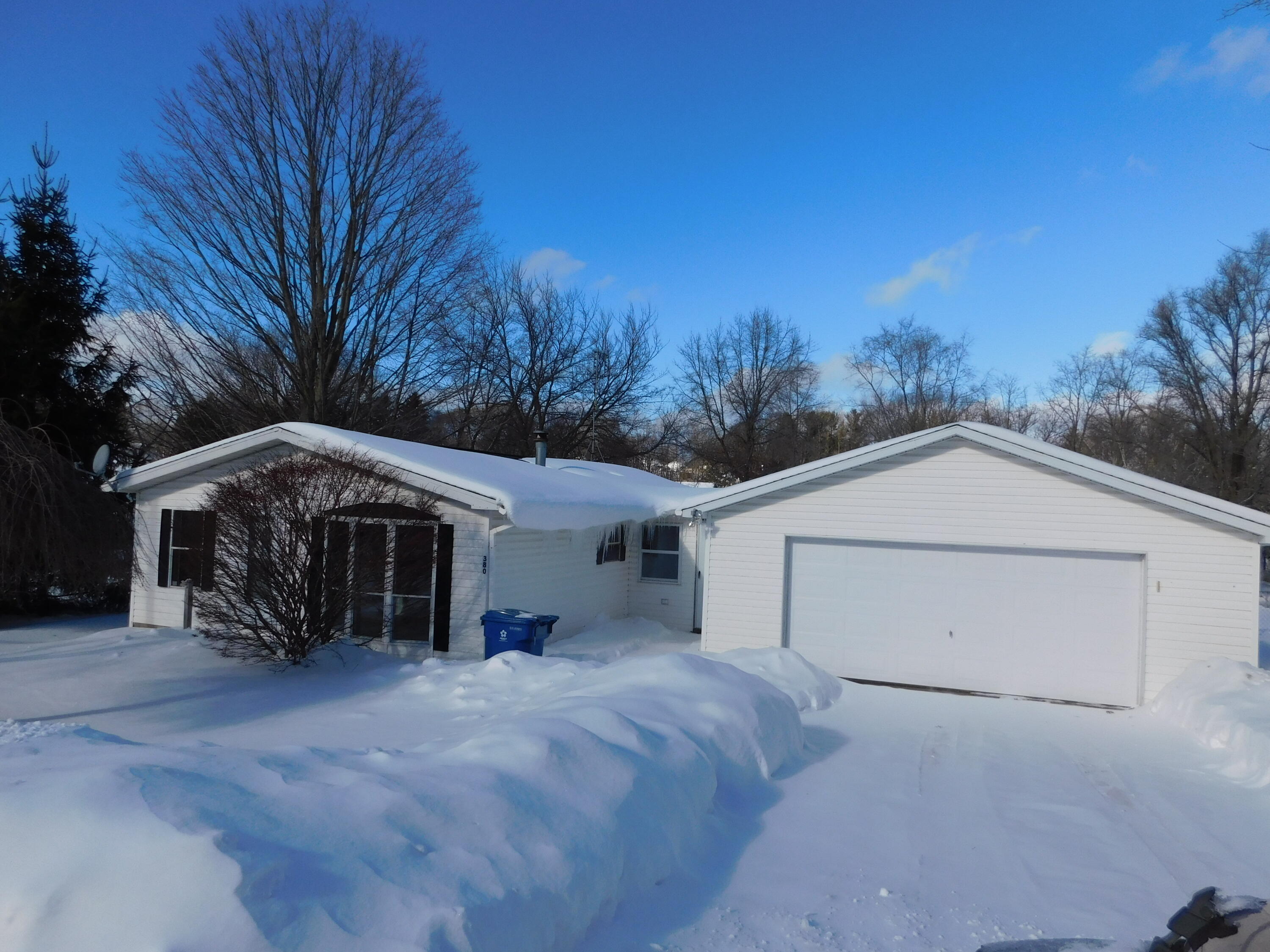 380 12th Street Manistee, MI 49660 - Photo 1 of 34 front