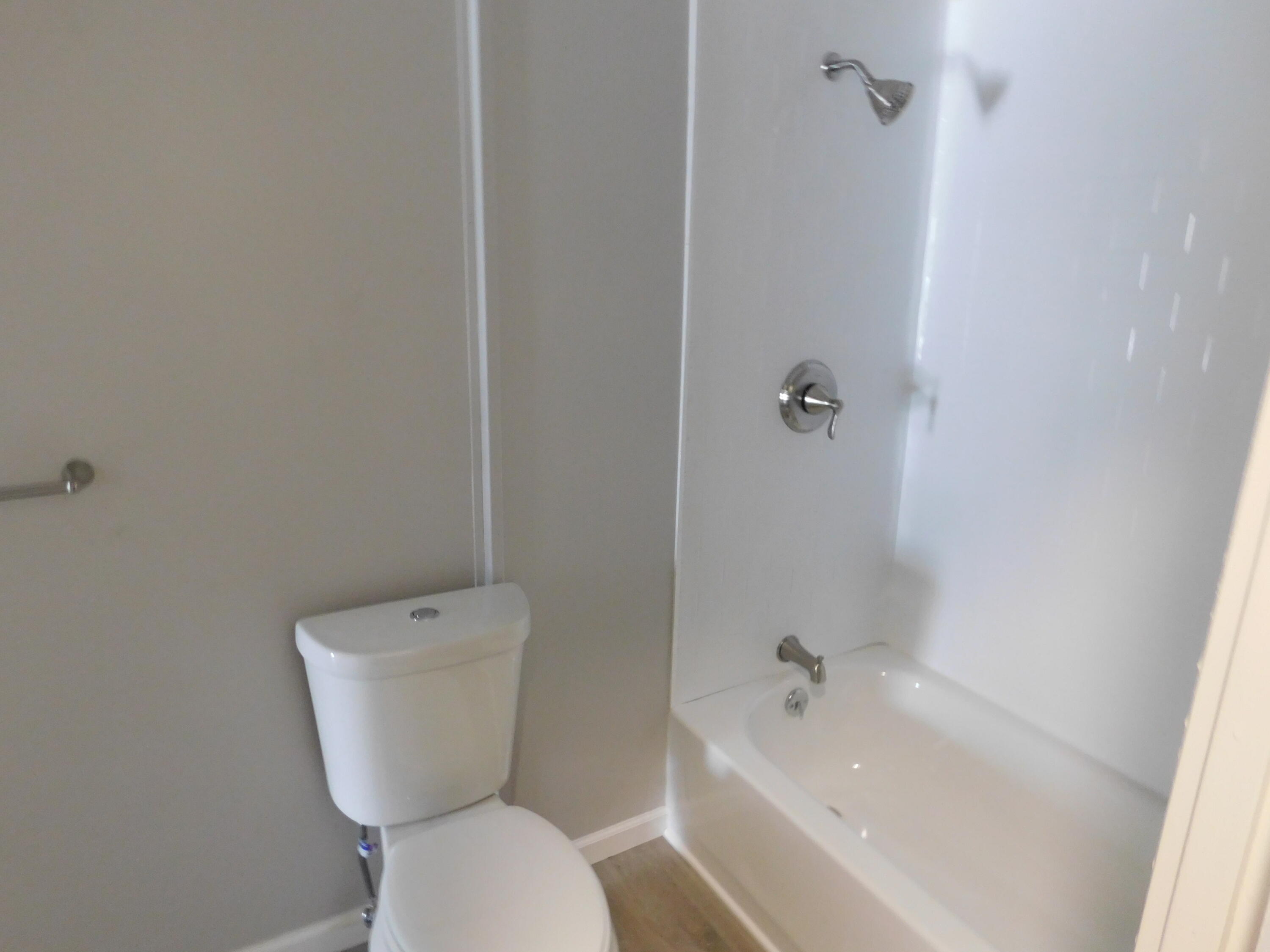 380 12th Street Manistee, MI 49660 - Photo 27 of 34 bath
