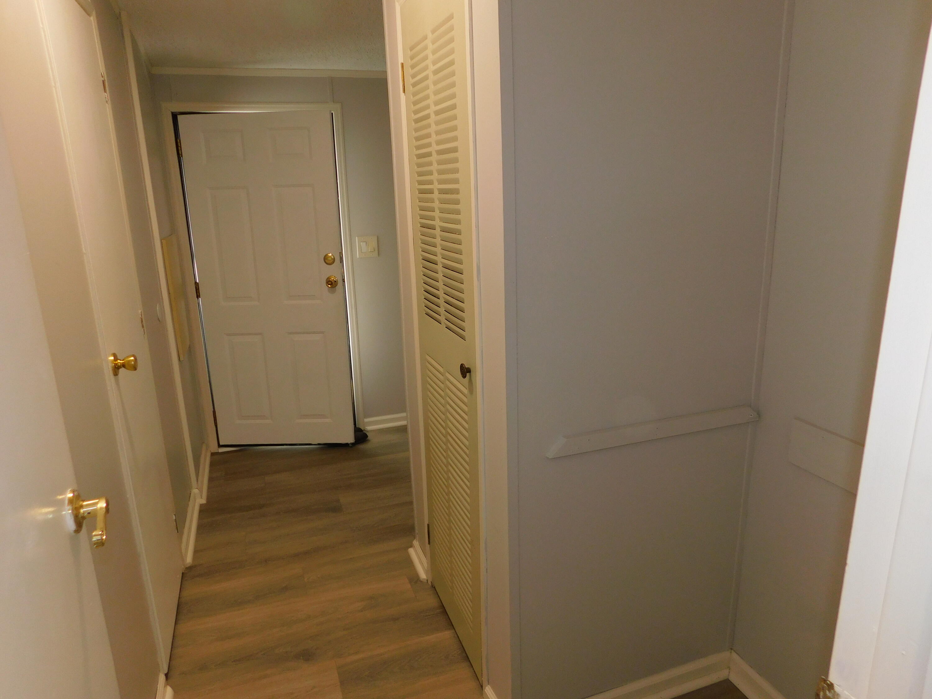380 12th Street Manistee, MI 49660 - Photo 31 of 34 entry hallwwith laundry