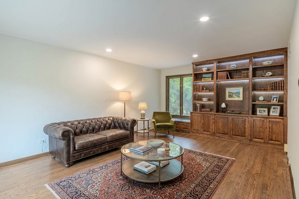 8100 South Park Avenue Burr Ridge, IL 60527 - Photo 12 of 30