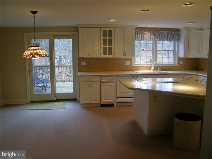 25 Rohiwee Road Ivyland, PA 18974 - Photo 5 of 25 Kitchen