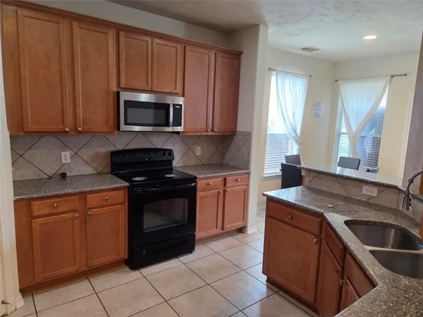 $2,400 | 6818 Stoneyvale Drive, Houston, TX 77083