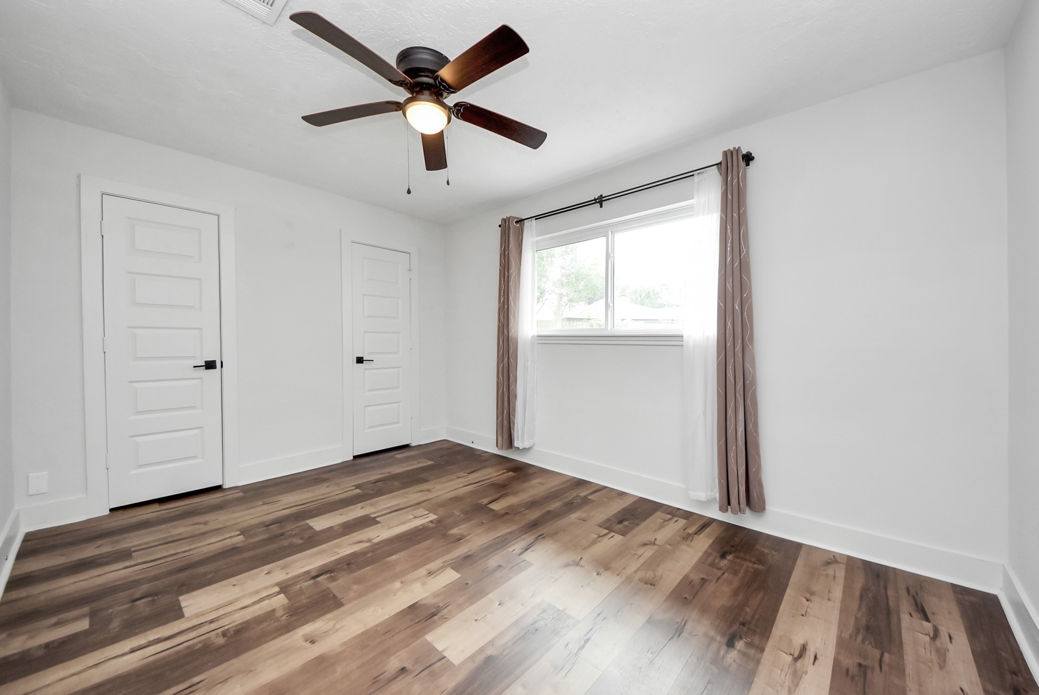 9731 Clanton Street Houston, TX 77080 - Photo 33 of 41 3rd Bedroom