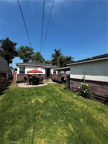 a view of a house with a back yard