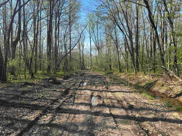 $100,000 | 7000 South Meridian Road, Oakland City, IN 47660