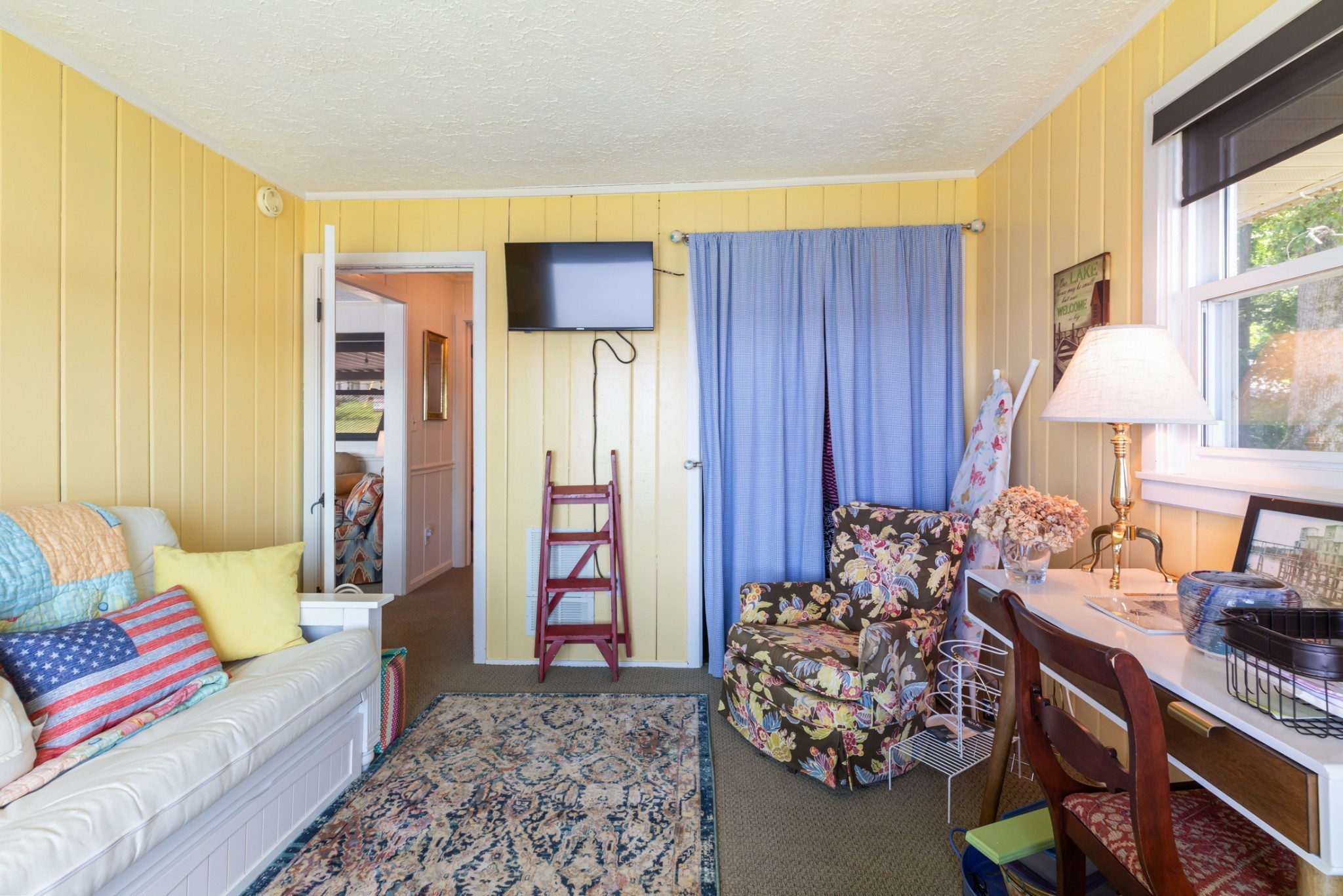 440 Bluff Point Lane Waverly, TN 37185 - Photo 27 of 97 a bed room with a bed and a couch