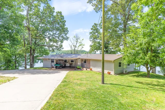 a view of a house with a backyard