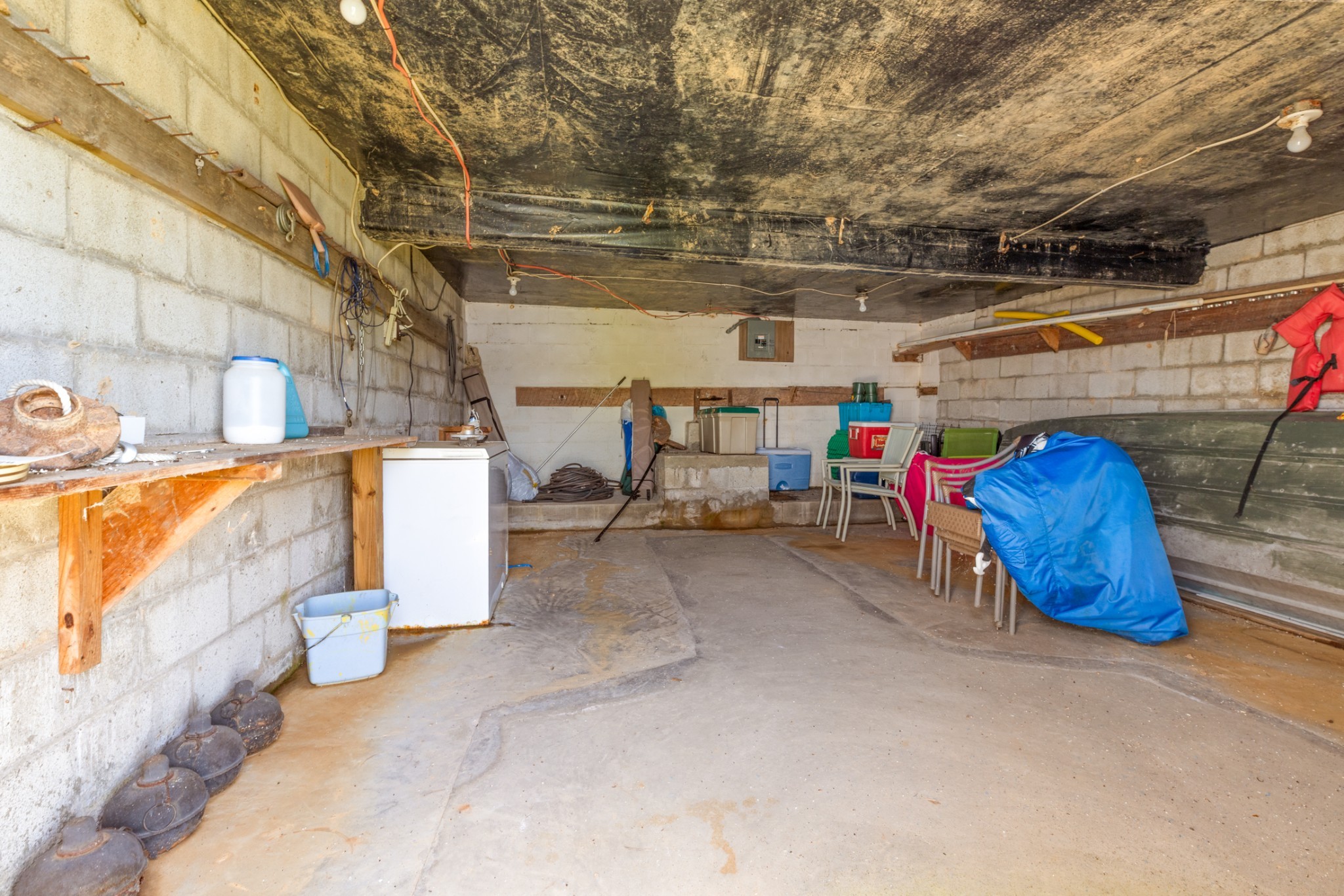 440 Bluff Point Lane Waverly, TN 37185 - Photo 41 of 97 a view of a patio with table and chairs