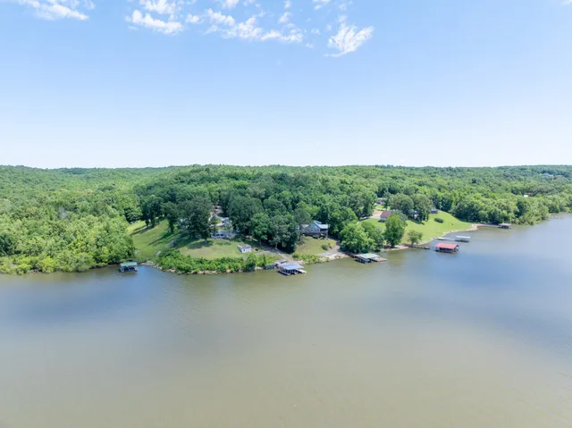 $600,000 | 440 Bluff Point Lane, Waverly, TN 37185