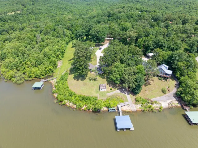 $600,000 | 440 Bluff Point Lane, Waverly, TN 37185