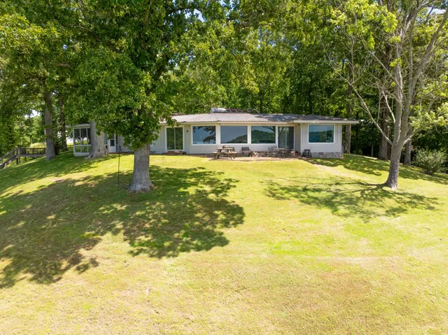 $600,000 | 440 Bluff Point Lane, Waverly, TN 37185