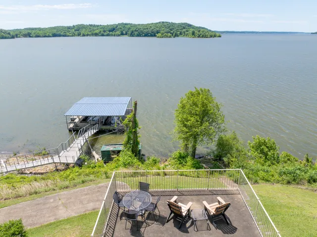 $600,000 | 440 Bluff Point Lane, Waverly, TN 37185