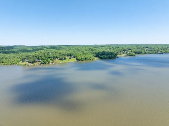 $600,000 | 440 Bluff Point Lane, Waverly, TN 37185