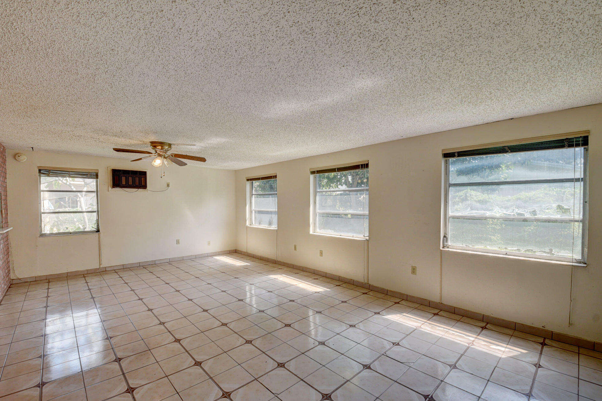 10730 Eureka Street Boca Raton, FL 33428 - Photo 9 of 32 09_ebf_6099_100_101_102_103