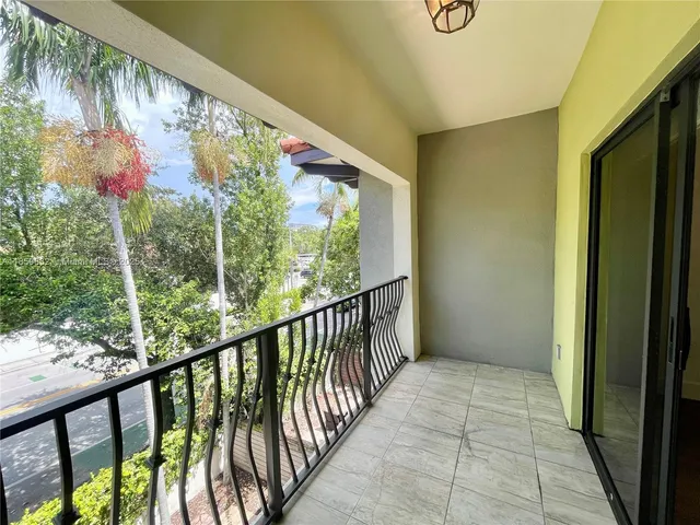 $975,000 | 3204 Bird Avenue, Unit 105, Miami, FL 33133
