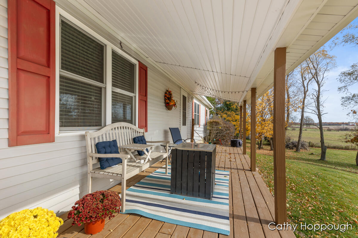 3494 Bradford Road Ionia, MI 48846 - Photo 3 of 48