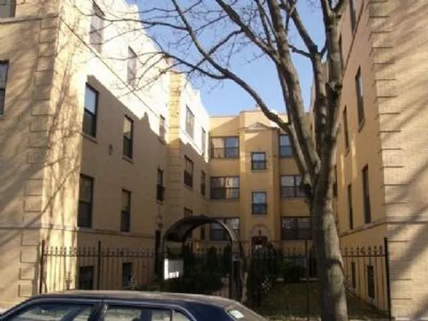 $2,400 | 4347 North Sawyer Avenue, Unit 1D, Chicago, IL 60618
