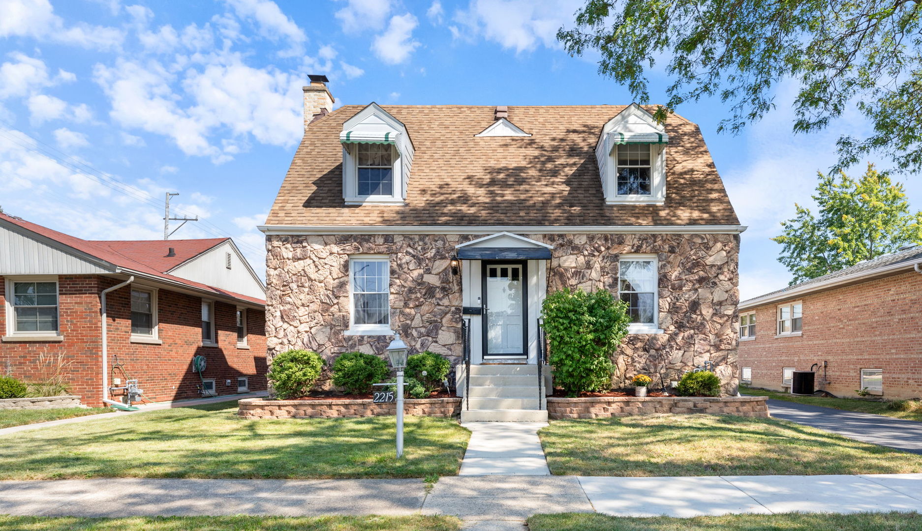 2215 South 9th Avenue North Riverside, IL 60546 - Photo 2 of 25
