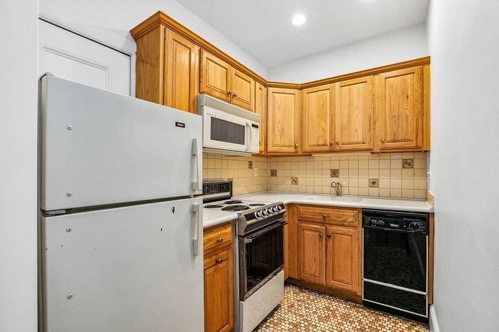 354 Beacon Street, Unit 5 Boston, MA 02116 - Photo 14 of 19