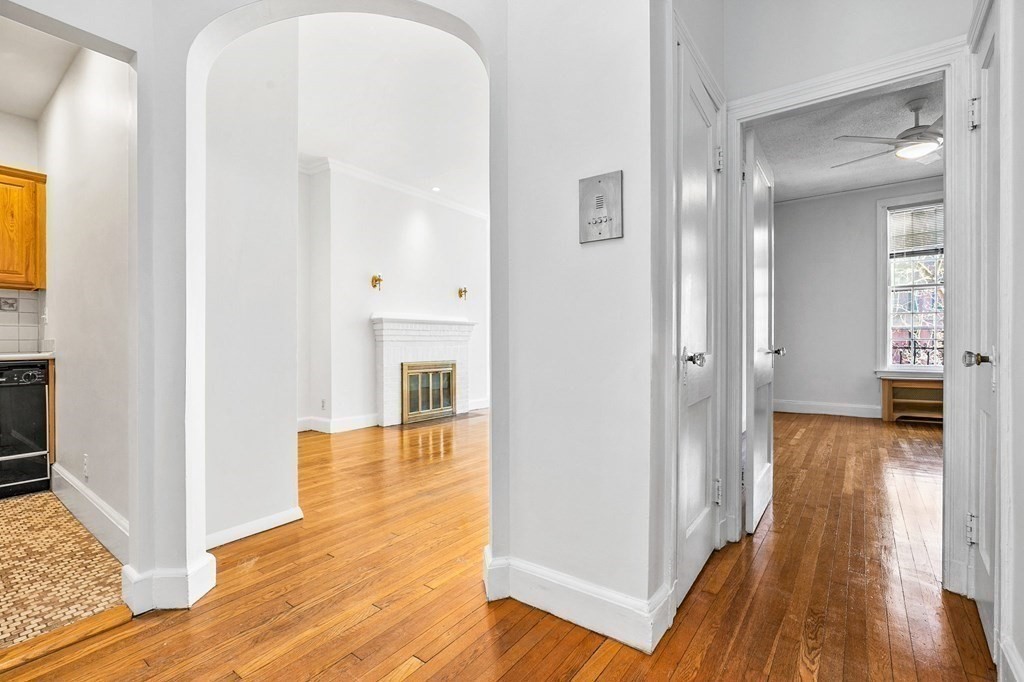 354 Beacon Street, Unit 5 Boston, MA 02116 - Photo 4 of 19
