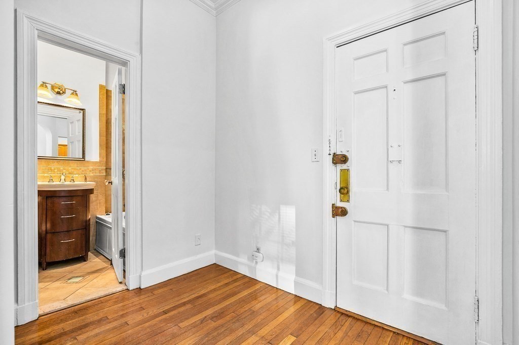354 Beacon Street, Unit 5 Boston, MA 02116 - Photo 5 of 19