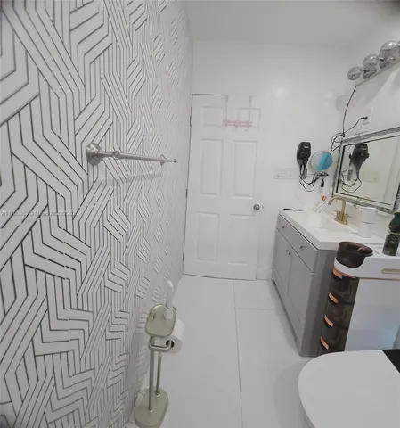 $1,800,000 | 15700 Southwest 202nd Avenue, Miami, FL 33187