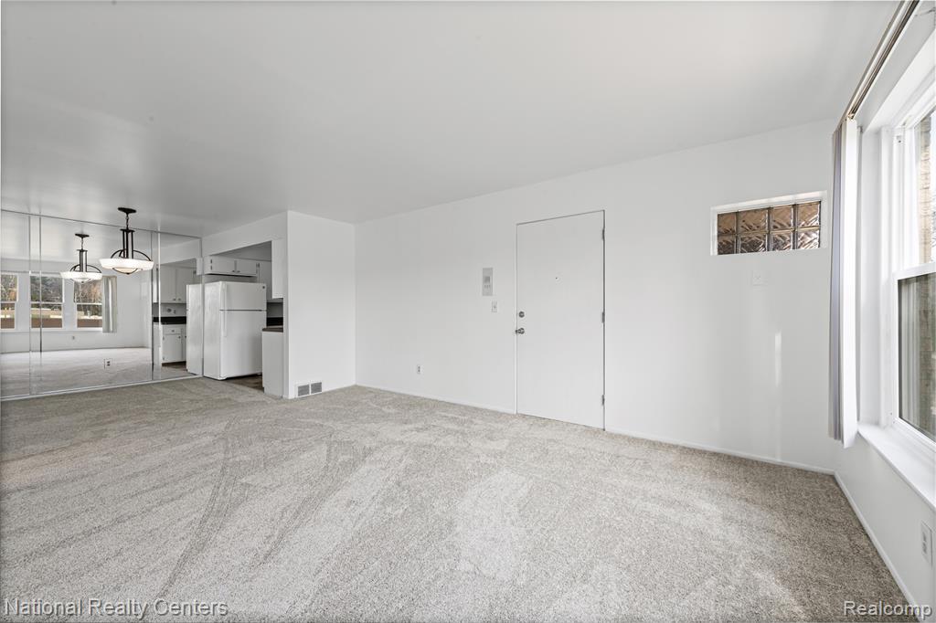 25665 Lahser Road, Unit B3 Southfield, MI 48033 - Photo 4 of 22