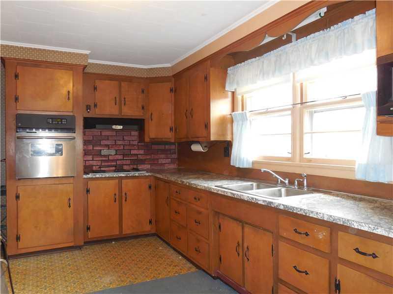 28 Thompson Road Veazie, ME 04401 - Photo 5 of 20 Kitchen.