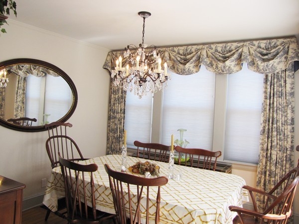 19 Appleby Road Wellesley, MA 02482 - Photo 4 of 18 a bedroom with a bed and a chandelier
