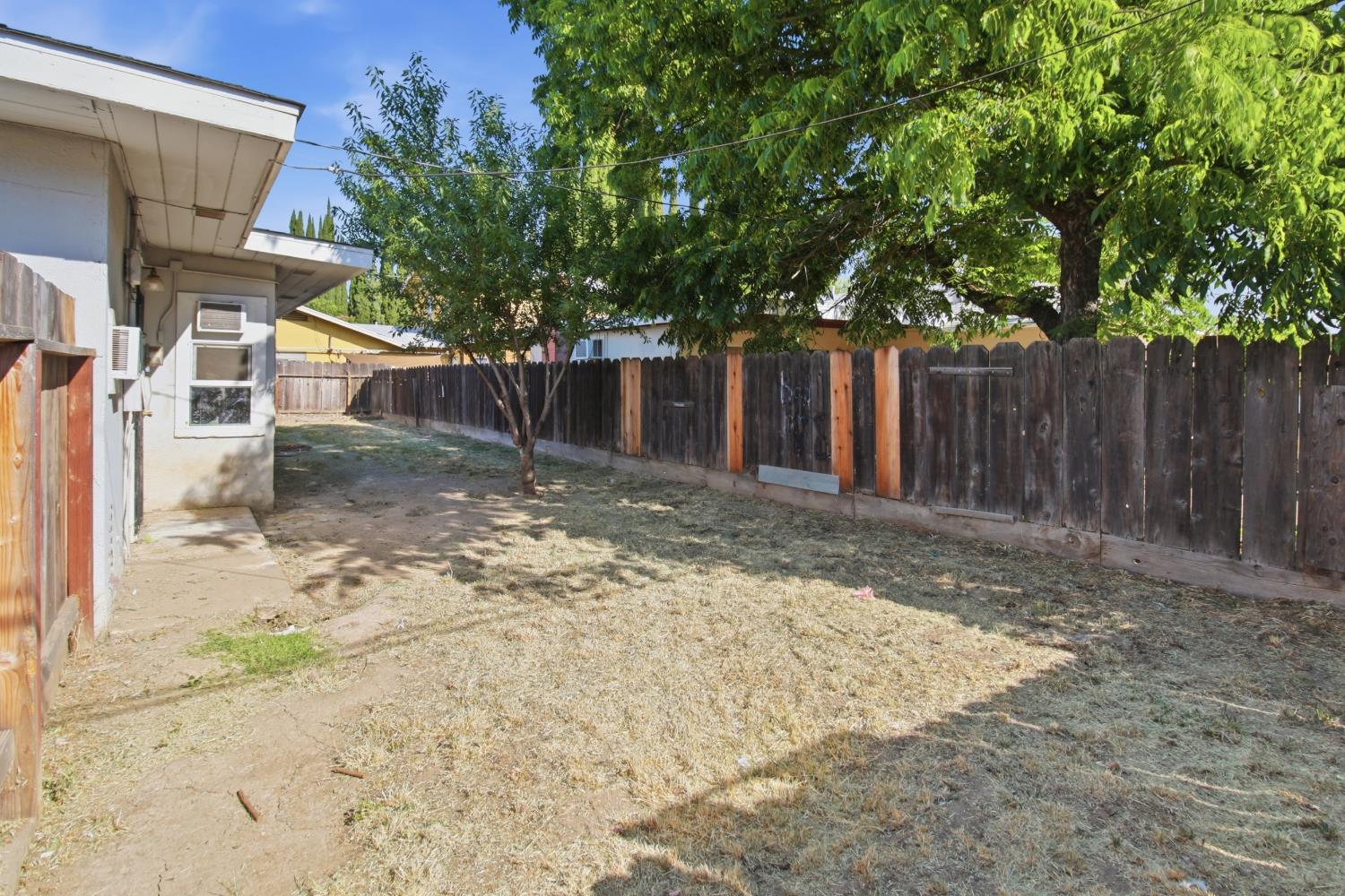 889 East 23rd Street Merced, CA 95340 - Photo 17 of 18